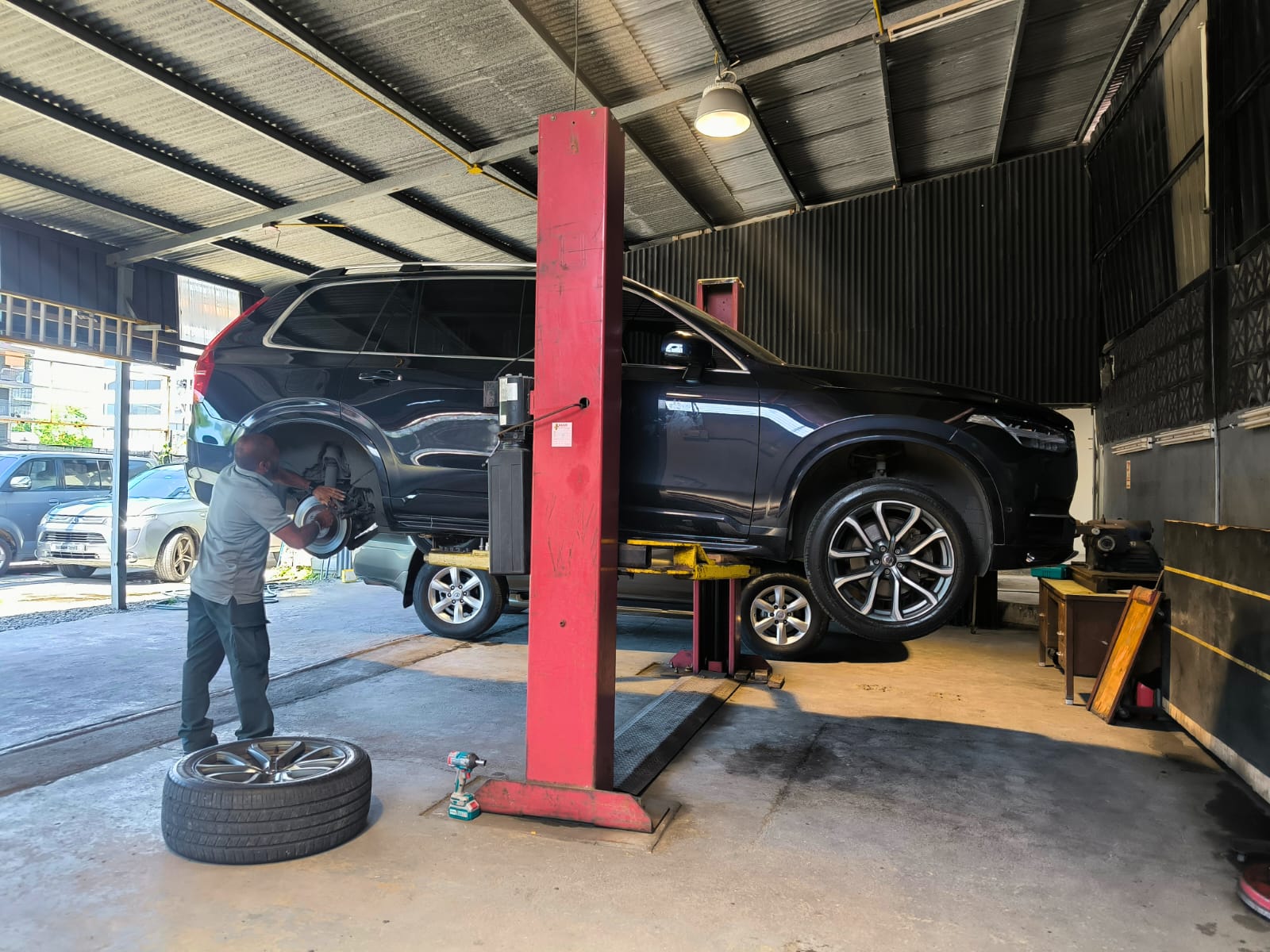 Taller Executive Motors — mecánica y chapistería 2
